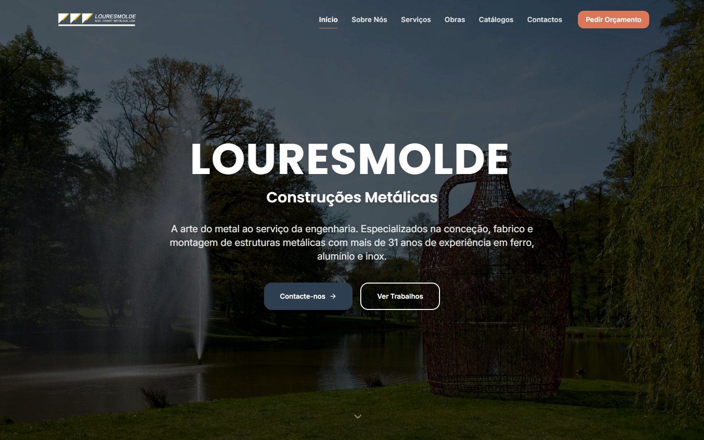 Louresmolde's home page, with a metal sculpture in a park in the background.